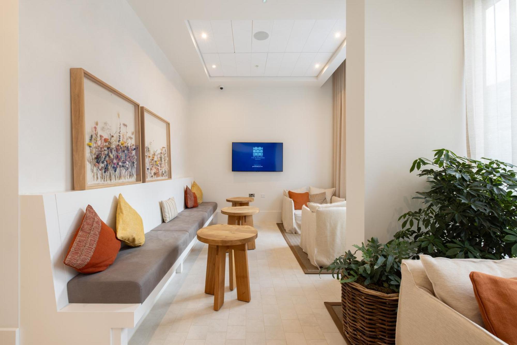Charles Hope London Greenford Apartment *