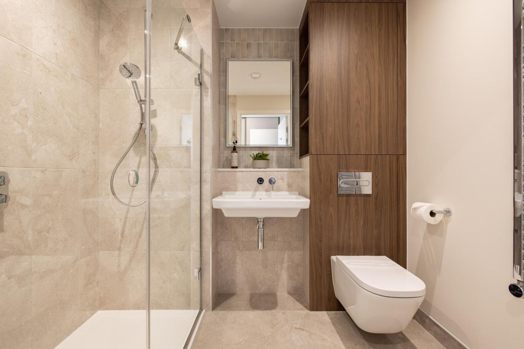 Charles Hope London Greenford Apartment *